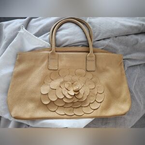 Donna Dixon leather tote